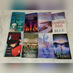 Set of 8 Danielle Steele Paperback Novels